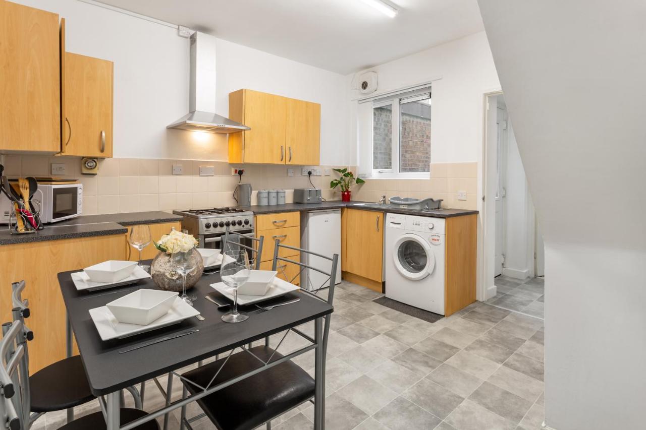 Comfortable Liverpool Townhouse - Free Parking Экстерьер фото